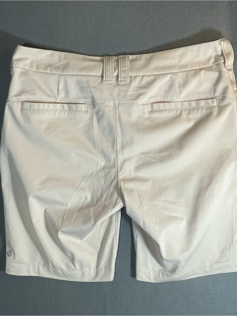 Lululemon Womens Club Golf Shorts Stone Tan Flat Front Tailored Seams Bermuda